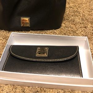 Dooney & Bourke wallet